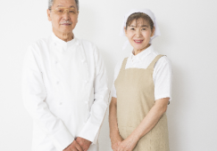 50代・60代から介護職に転職するのは難しくない！正社員も可能？転職のステップを解説 イメージ