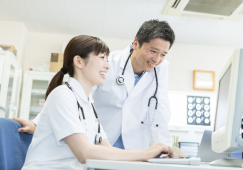 ナースエイド(看護助手)とは？仕事内容や給料の相場を解説 イメージ