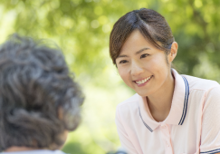 社会福祉士になるには？受験資格や高卒や社会人からのなり方をご紹介！ イメージ