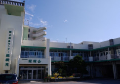 【沖縄市胡屋】月収192,000円～/賞与3.2ヶ月分/特別養護老人ホームでの介護職 イメージ