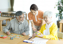 介護福祉士のデイサービスとは？主な業務内容と給与相場を解説 イメージ