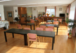 有料老人ホーム赤いりんご｜松本市梓川梓｜介護職｜正社員｜月給20万円以上・賞与3ヶ月分・残業なし イメージ