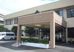 【新潟市西区】月給19万円～30万円・賞与あり/無資格OK/特別養護老人ホーム白鳥の里/介護職員 イメージ