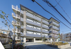 【有料老人ホーム鶴見緑地】介護職募集(正社員)｜年収303万以上 イメージ