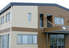 【高崎市新保田中町】月給19万円以上/日曜休み/日勤のみ/エフビー日高デイサービス/介護職員 イメージ