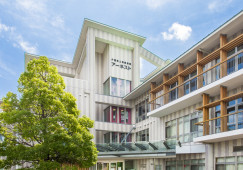 介護老人保健施設アーネスト｜市原市五井｜介護職｜正社員｜施設内に託児所あり イメージ