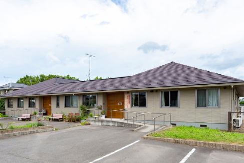 【矢吹駅 徒歩8分】月給20.8万円～★賞与2.0ヶ月／さかえハートホーム矢吹／経験者募集／介護福祉士 イメージ