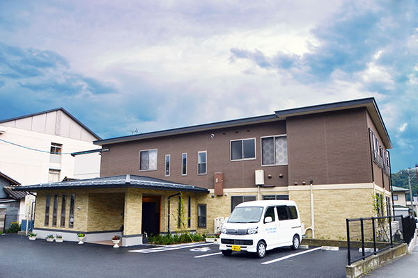 【長野市新諏訪】月給21万円～・賞与あり/グループホームエフビー新諏訪/介護職員 イメージ