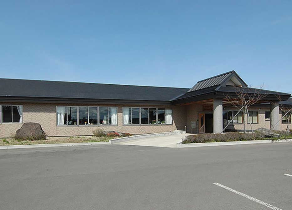 【能代市落合】月給19.6万円～★福利厚生充実／のしろケアセンターそよ風／無資格・未経験OK／介護スタッフ イメージ