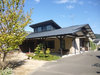 【鹿島市中村】夜勤込み月給224,000円～◎賞与3ヶ月/単身用住宅あり/小規模多機能ホームくすの木/介護職員 イメージ