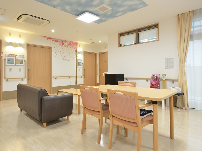 【東比恵駅徒歩10分】月給26.3万円｜賞与あり｜シフト制｜グループホーム｜ケアマネジャー イメージ