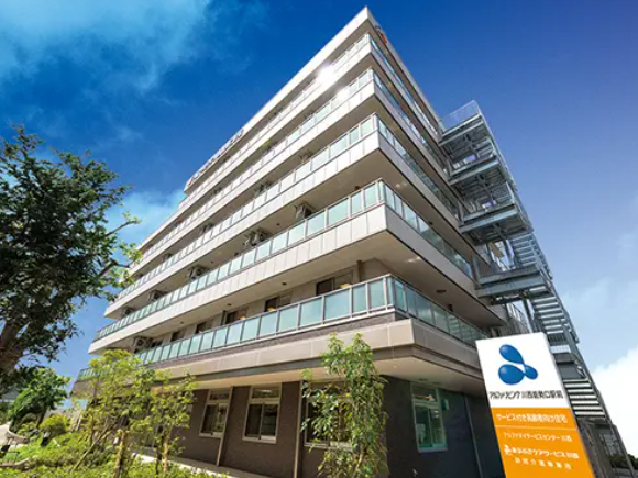 【川西能勢口駅から徒歩2分】月収28.7万円以上｜賞与あり｜未経験OK｜駅チカ｜介護職 イメージ